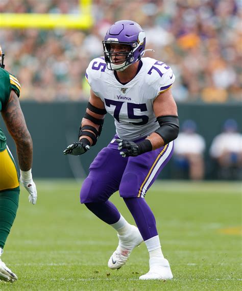 Vikings right tackle Brian O’Neill finally takes reps in team drills